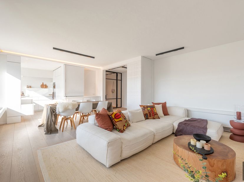 Magnifique appartement, parfaitement situé dans un cadre de villas magnifique, à seulement 150 mètres de la Digue Piétonne du Zoute.&lt;br /&gt;
Bel apparte