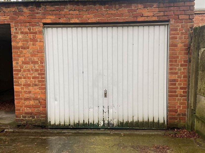 Garagebox met manuele poort te koop op toplocatie te Deurne!&lt;br /&gt;
Ligging: Centrale ligging op de Ruggeveldlaan te Deurne, op wandelafstand van schol