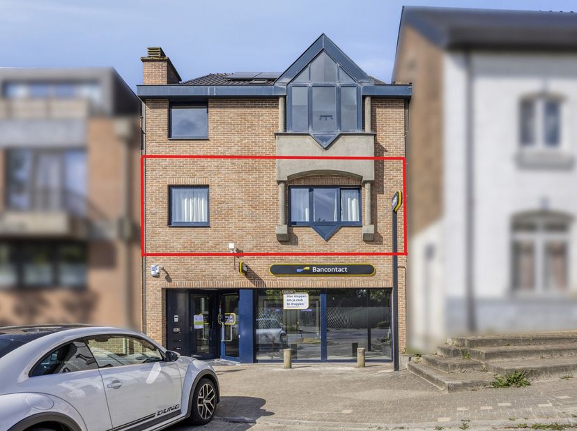 Bent u op zoek naar een interessante opbrengsteigendom op een centrale locatie? Dit energiezuinige appartement op de eerste verdieping in het hart van