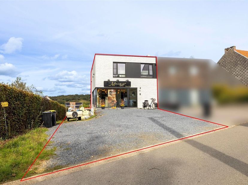 Prachtige woning met 5 slaapkamers en handelsruimte op 875 m².&lt;br /&gt;
Deze moderne BEN-woning van 2022 biedt niet alleen een comfortabele woonomgeving,