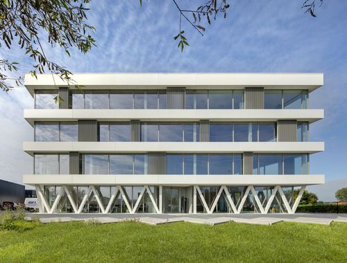                                         Bureaux à louer à Melsele, € 3.262
