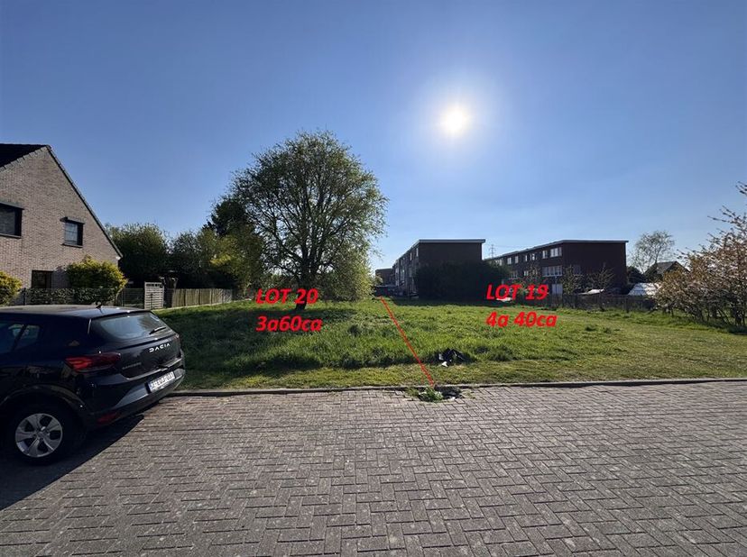 Terrain à bâtir dans une rue en cul-de-sac à proximité du centre de Hal.&lt;br /&gt;
Terrain à bâtir pour une maison 3 façades (LOT 20)&lt;br /&gt;
Prescriptions