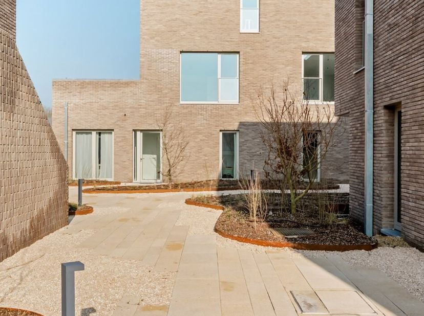 Er is ook mogelijkheid om over te gaan tot een huurkoop. De huurprijs zal dan met ca. 250 euro verhoogd worden als een huurkoop waarvan 50% van de bet