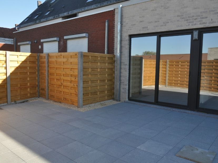 Luxueus ingericht zuidgericht appartement met zicht op marktplein. Appartement heeft een privé-ingang en is zeer energiezuinig. Indeling: inkom, ruime