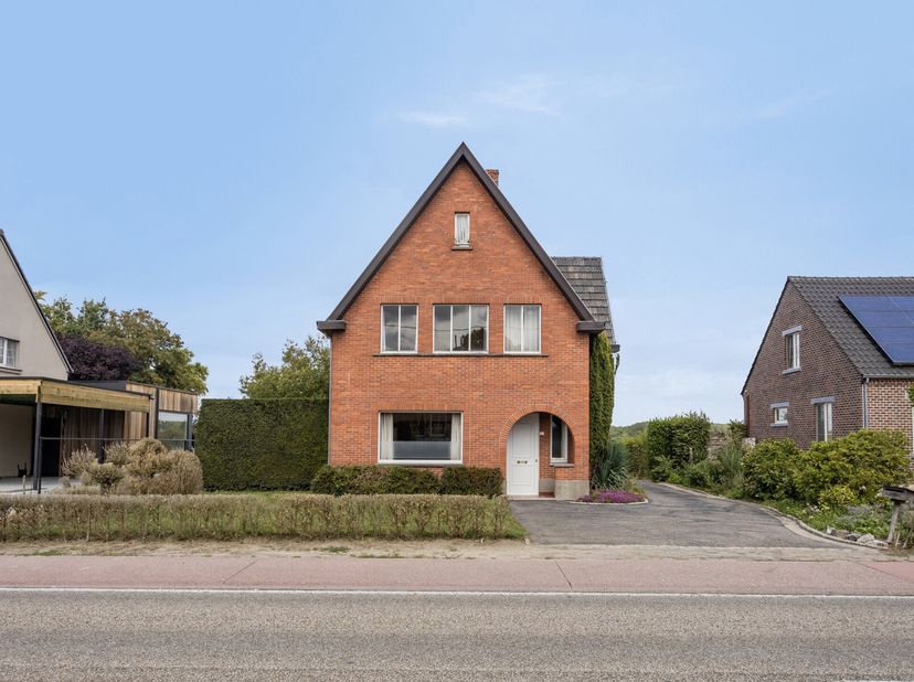CHARMANTE, TE RENOVEREN GEZINSWONING OP EEN LEUK PERCEEL IN ALKEN (TERKOEST)&lt;br /&gt;
Deze goed onderhouden woning, te renoveren woning vinden we terug i