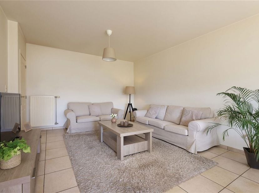 Gunstig en groen gelegen gelijkvloers appartement met 2 slaapkamers en private tuin &lt;br /&gt;
Omgeving:&lt;br /&gt;
+ Rustig gelegen in kindvriendelijke omgevi