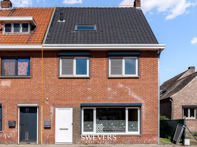 Voor meer info en fotos, surf naar www.swevers.be  In de Posthoornstraat 20 in Koersel vind je deze volledig gerenoveerde en instapklare gezinswoning