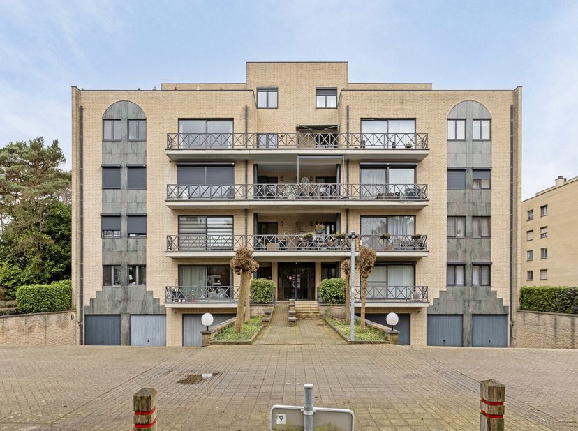 Dit praktisch ingerichte appartement met 2 slaapkamers bevindt zich op de 2e verdieping aan Rooshaegenweg 4 in Vucht. Het appartement is bereikbaar me