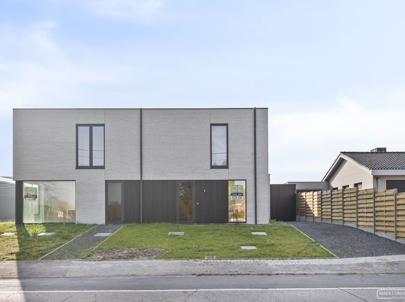 Energiezuinige afgewerkte nieuwbouwwoning te koop op &quot;Den heirweg&quot; .&lt;br /&gt;
Deze schitterende halfopen nieuwbouwwoning in Anzegem beschikt over 3 ruime
