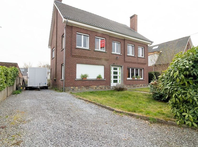 RUIME ROBUUSTE GEZINSWONING &lt;br /&gt;
 &lt;br /&gt;
Ruime gezinswoning met veel potentieel in het centrum van Bierbeek. &lt;br /&gt;
 &lt;br /&gt;
In het hart van Bierbeek