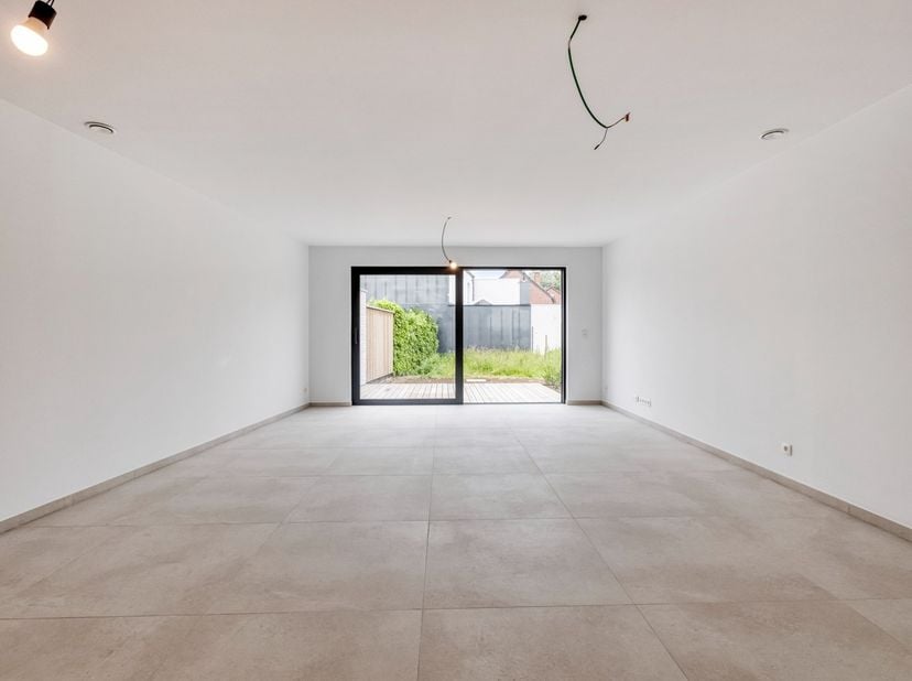 Moderne woning, zeer centraal gelegen in het centrum van Melveren met alle voorzieningen (ziekenhuis, winkels, scholen, ...) in de onmiddellijke nabij