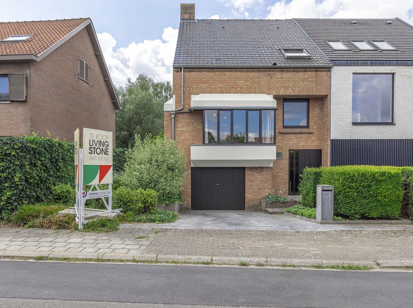 Verzorgde woning met zonnige tuin te Groot-Bijgaarden&lt;br /&gt;
Ontdek deze verrassend ruime halfopen splitlevelwoning, gelegen in een rustige en kindvrie