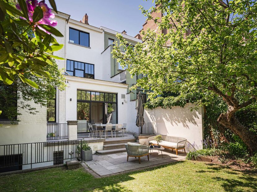 Ideaal gelegen tussen Edith Cavell Street en Winston Churchill Avenue, burgerlijk huis in art-decostijl met een bruto-oppervlakte volgens EPC van ± 46