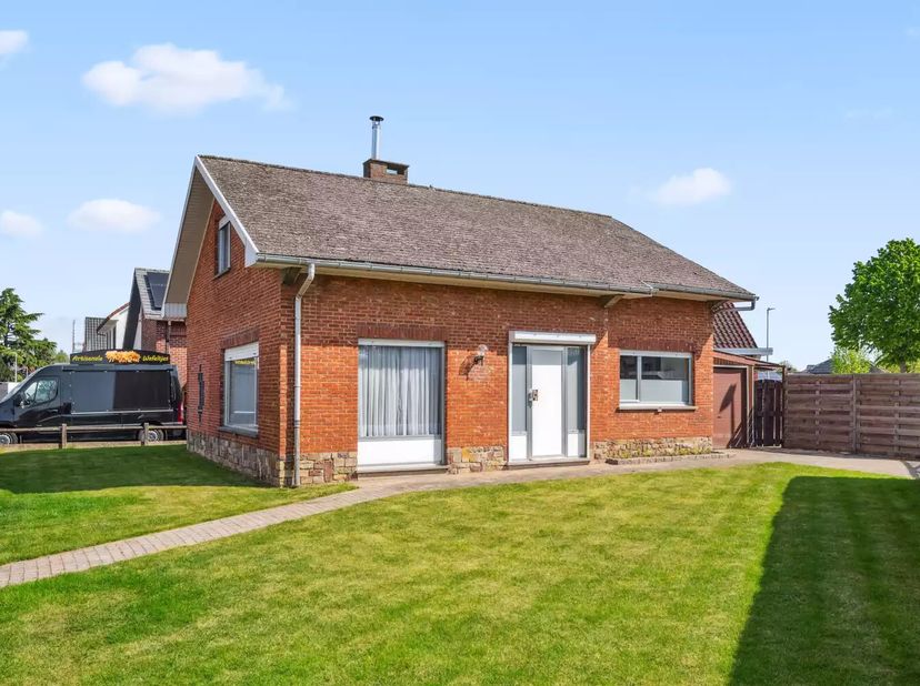 In een rustige woonwijk in het centrum van Steenokkerzeel bevindt zich deze charmante woning met 2 slaapkamers en 121m² bewoonbare oppervlakte (waarde