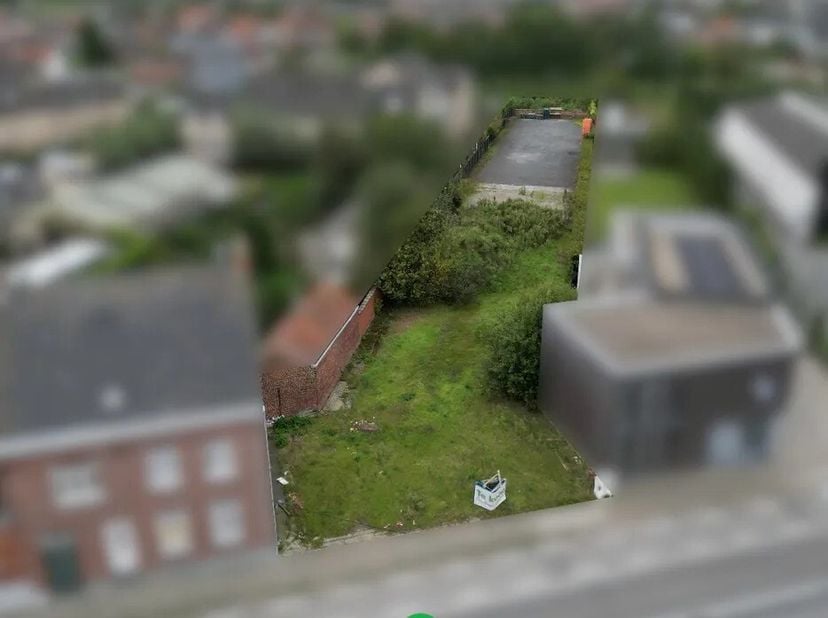 Dit stuk bouwgrond is gelegen op wandelafstand van hartje Lichtervelde, handelszaken, scholen, restaurants, ontspanning en nog veel meer zijn kortbij!