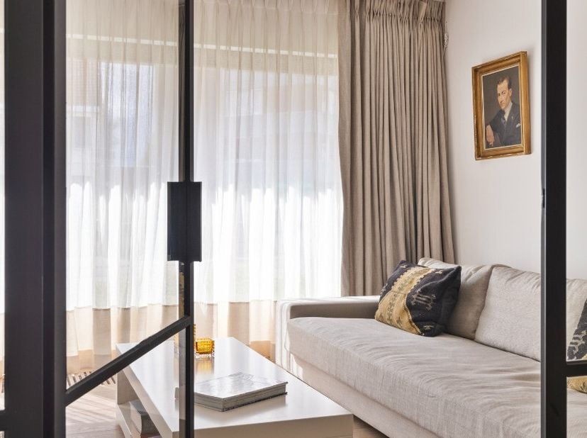 Te koop met vanaf prijs, doe gerust een hoger bod.Ontdek dit exclusieve, gelijkvloerse luxe-appartement op een toplocatie, perfect voor investeerders