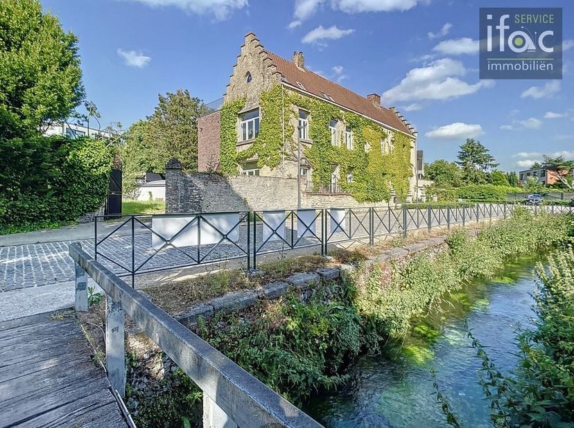 Villa unique et authentique &quot;Huis vanden Bossche&quot; du 17e siècle à vendre dans le centre de Zaventem. La villa a été entièrement rénovée et agrandie en