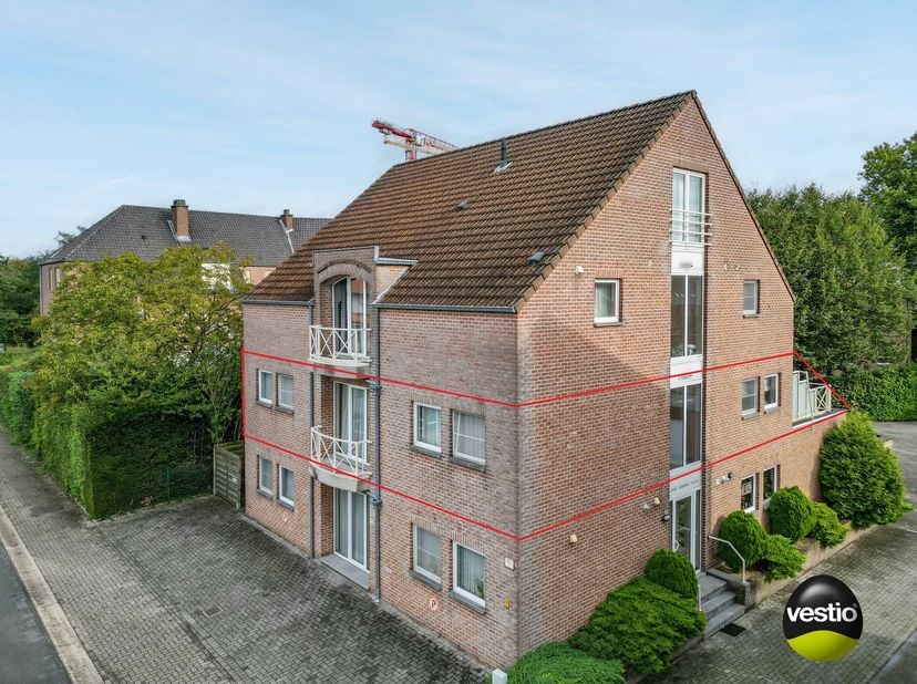 RUIM APPARTEMENT 144 M² MET 3 SLAAPKAMERS EN XXL TERRAS&lt;br /&gt;
&lt;br /&gt;
Op een uiterst rustige locatie, pal in het centrum van Opglabbeek treffen we dit