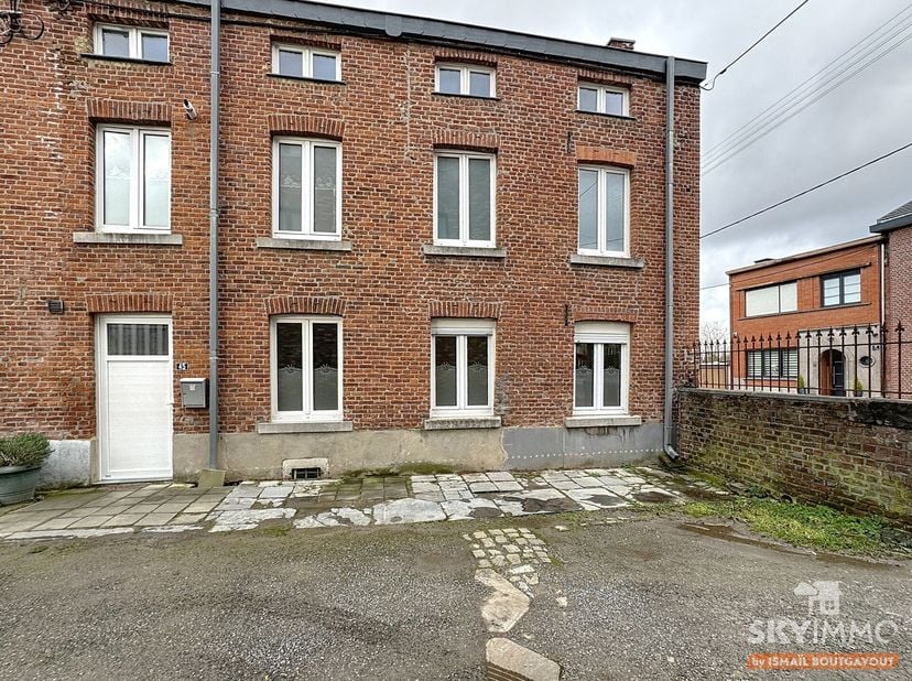 L&#039;agence SKYIMMO vous propose cette belle maison 3 façades située sur LIÈGE, ce bien est composé comme suit :&lt;br /&gt;
AU RDC : Hall d&#039;entrée (6) - Cuisi