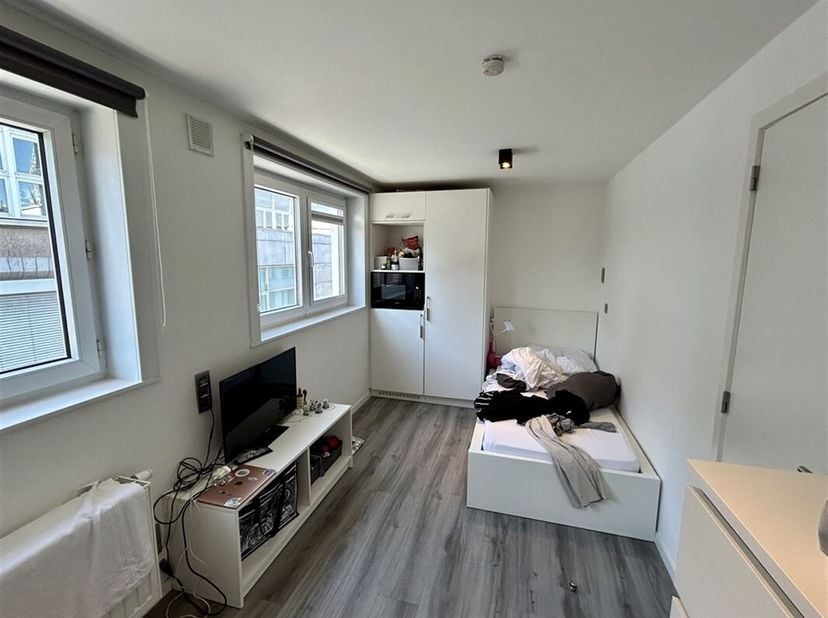 Luxueuze studentenkamer op top locatie. &lt;br /&gt;
Het gebouw werd in 2016 volledig gerenoveerd en afgewerkt met hoogwaardige materialen. &lt;br /&gt;
De studen