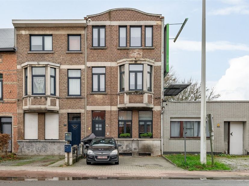 Bien professionnel à vendre
                    à 2500 Lier