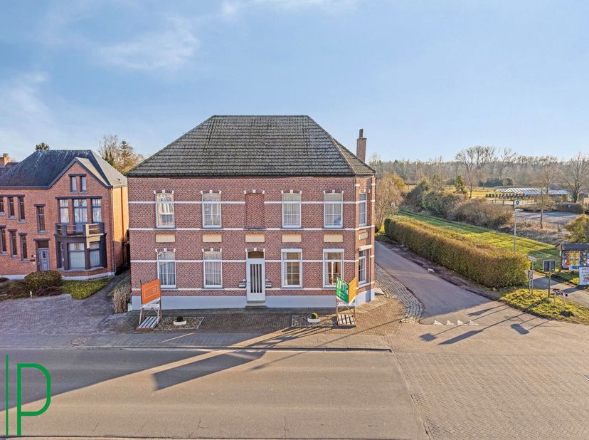 Statige herenwoning met karakter te centrum Ramsel - ideaal voor kangoeroewonen of vrije beroepen.&lt;br /&gt;
In het centrum van Ramsel, een deelgemeente v