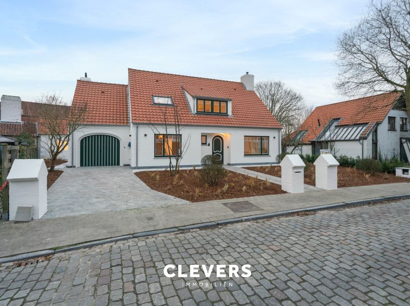 In één van de mooiste dorpen van Vlaanderen, genesteld in het vlakke polderlandschap tussen de Kust en Brugge vinden we in de schaduw van de Onze-Liev