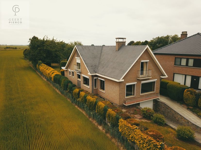 Deze landelijke villa in Neerwinden, een deelgemeente van Landen, is een echt toppertje.&lt;br /&gt;
De woning biedt niet alleen veel ruimte buiten, maar oo