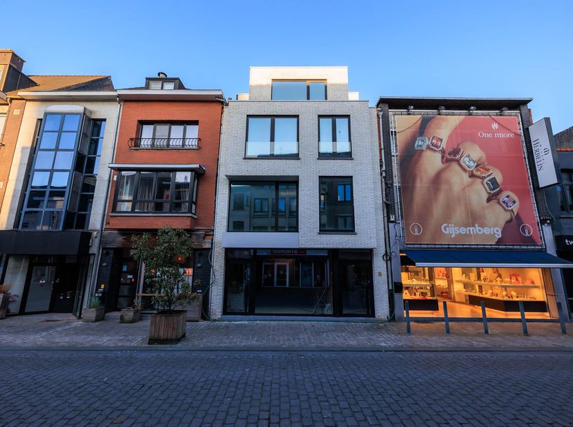 CENTRAAL GELEGEN HANDELSPAND &lt;br /&gt;
 &lt;br /&gt;
Onafgewerkt, zeer gunstig gelegen. In het centrum van Herentals. Kadastraal bekend sectie G, nummer 398R P
