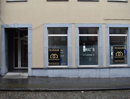                                         Commerce à louer à Sint-Truiden, € 645
