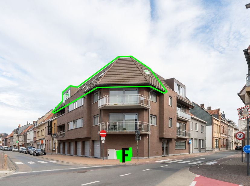 Cet appartement spacieux, situé au centre de Meulebeke, n&#039;offre pas moins de 125 m² de surface utile et dispose de 3 chambres. Grâce à sa situation ce
