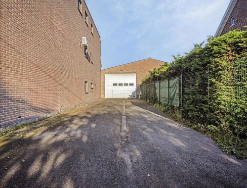                                         Entrepôt avec bureau à vendre à Wolvertem, € 450.000
