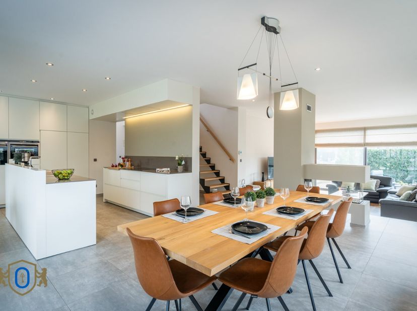 *** VERKOCHT (Dossier in afhandeling) ***&lt;br /&gt;
Open ruime woonst die praktisch &amp; met smaakvol design werd ontworpen, resulterend in een hedendaags &amp;