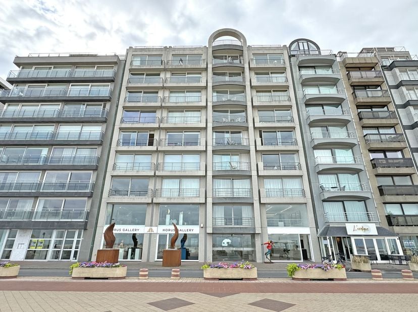 Dubbele garagebox gelegen vlakbij het Driehoeksplein te Knokke-Het Zoute.Zeer centraal gelegen dubbele garagebox op het gelijkvloers in de residentie