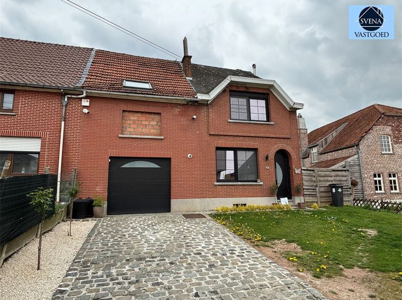 IMMEUBLE RÉNOVÉ MITOYEN DE 3 CHAMBRES À COUCHER AVEC GARAGE&lt;br /&gt;
Prix indicatif 395 000 euros&lt;br /&gt;
Cette maison contemporaine est située à proximité