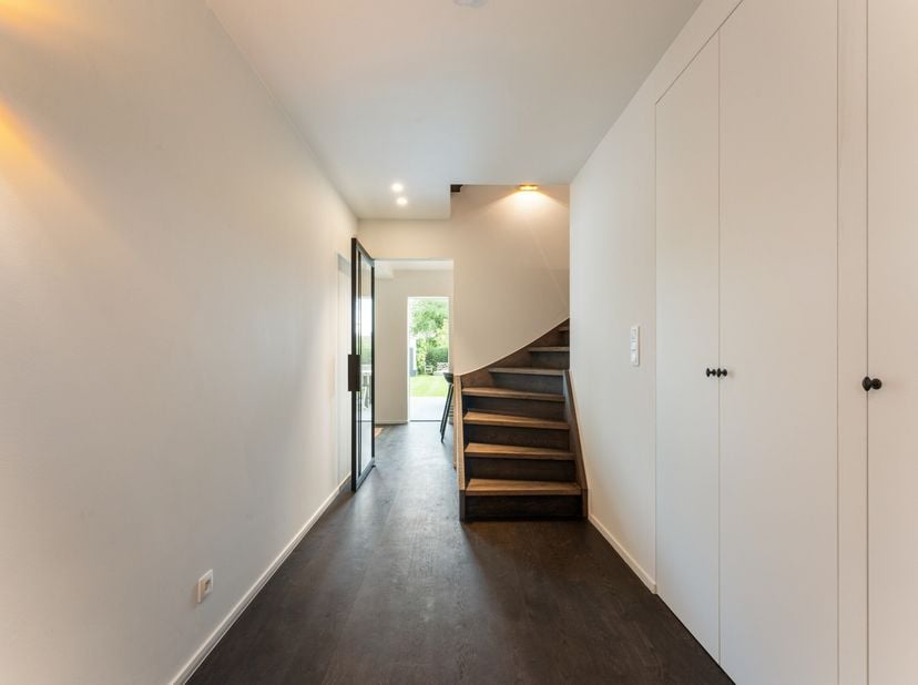 Villa jumelée rénovée avec vue dégagée, à proximité du centre et de la mer à Knokke.&lt;br /&gt;
Cette magnifique villa jumelée rénovée se trouve à seulemen