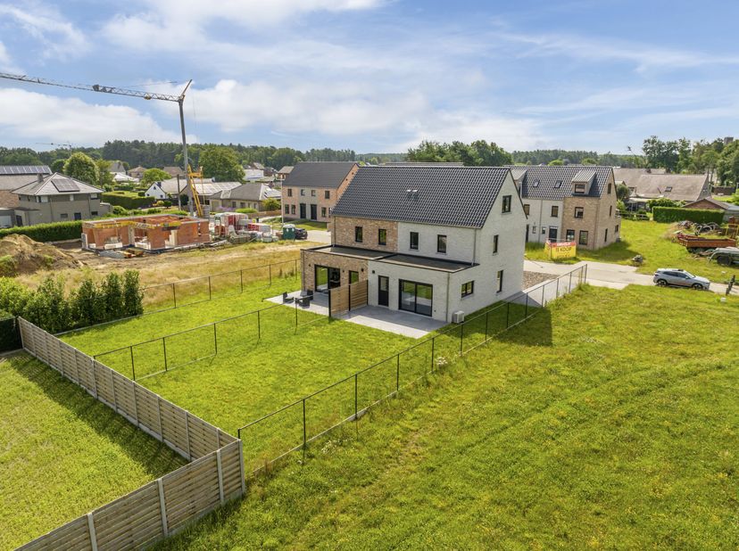 Les maisons sont situées dans la charmante ville de Laakdal, dans une impasse dans un environnement calme et verdoyant. Les maisons sont facilement ac