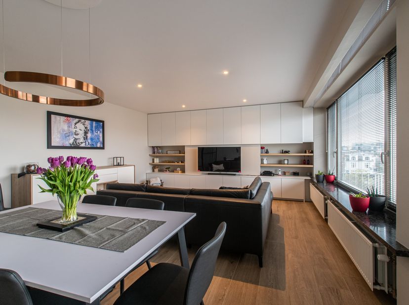 Prachtig en volledig gerenoveerd  3 slaapkamer-appartement met 2 terrassen (nabij De Sterre, Gent)&lt;br /&gt;
&lt;br /&gt;
Dit lichtrijk appartement (134 m²) op
