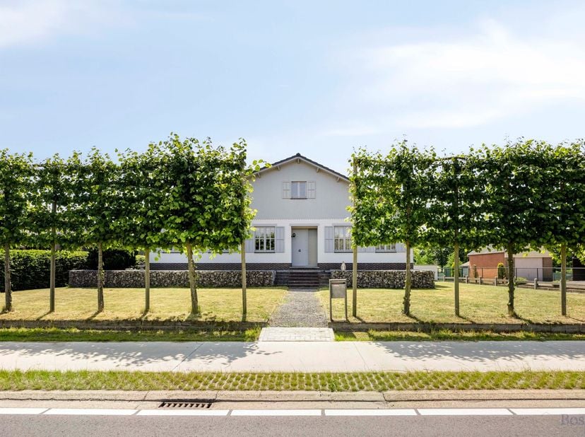 Open bebouwing met weilanden te koop op een perceel van 47a 70ca in Hulst&lt;br /&gt;
&lt;br /&gt;
Deze charmante woning bevindt zich aan de rand van het centrum