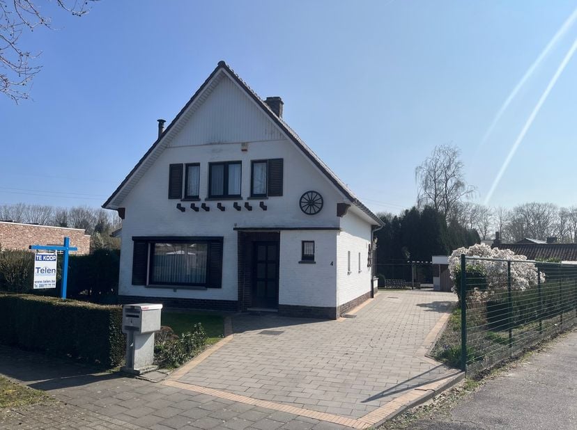 Welkom op de Rozenstraat 4 te As!&lt;br /&gt;
&lt;br /&gt;
Deze vrijstaande woning werd gebouwd in 1959 en is zeer gunstig gelegen op een steenworp van het centru