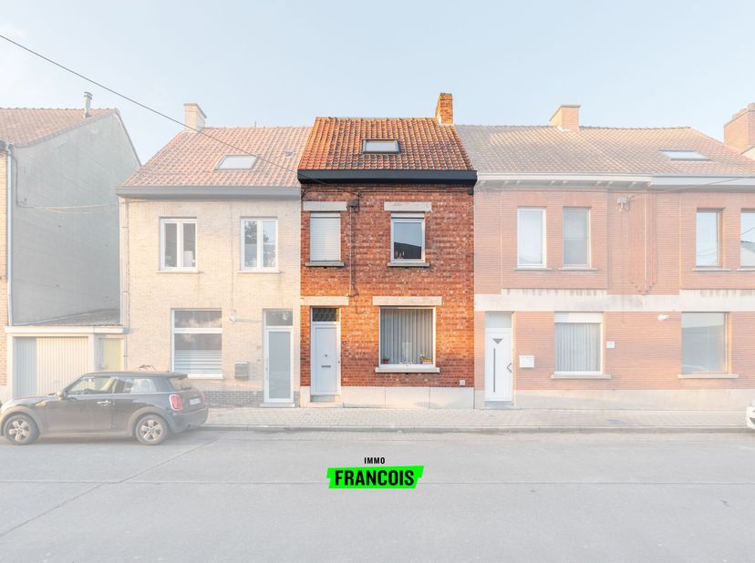 Cette maison familiale rénovée est située au centre de Roulers. La maison est facilement accessible et divers commerces, restaurants, transports en co