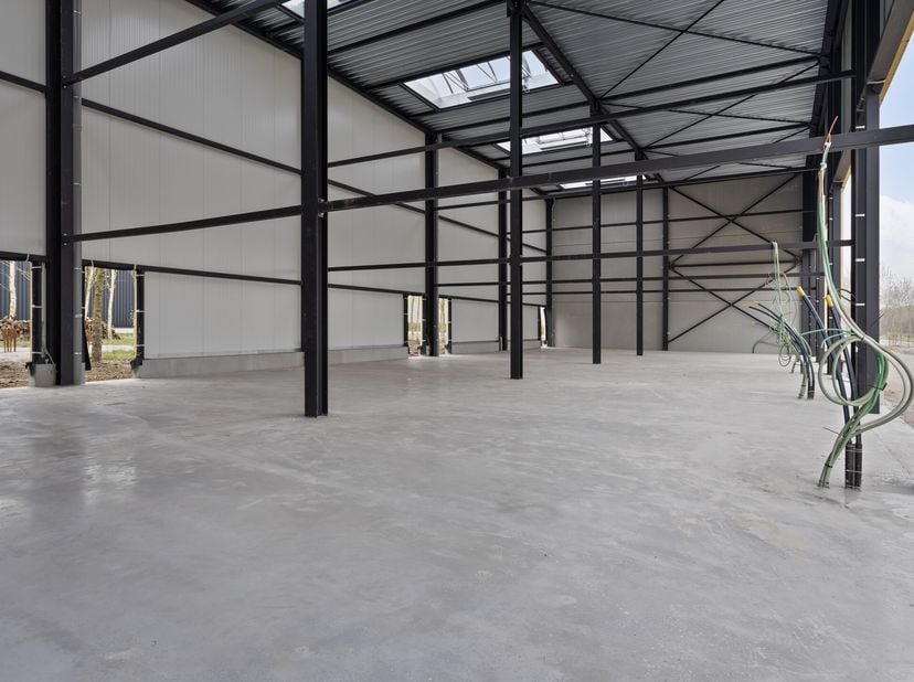 Vous recherchez un espace moderne et fonctionnel pour votre entreprise? Ce nouveau projet de construction offre une occasion unique de travailler dans