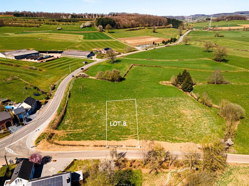 W Immobilière vous propose dans le charmant village d&#039;Habergy (Messancy), un superbe terrain constructible de 1137m², idéalement situé dans un secteur
