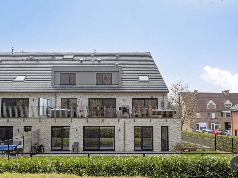 *Compromis in opmaak*&lt;br /&gt;
Maak snel uw afspraak met Pieter via 016/199 347 of info@homixx.be.&lt;br /&gt;
Dit moderne duplex-appartement met riant terras