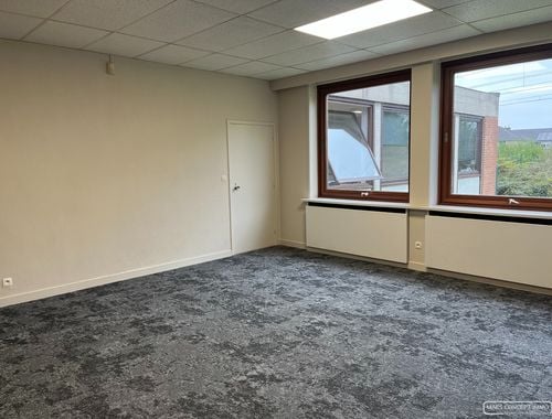                                        Kantoor te huur in Kortrijk, € 230
