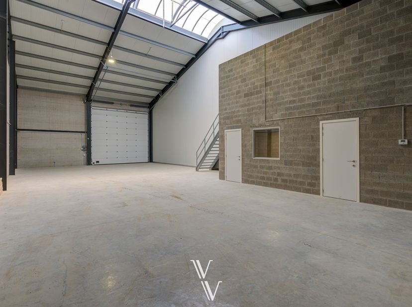 Deze KMO-units zijn gelegen in Viersel, op een volledig afgesloten en beveiligd terrein. De units worden volledig afgewerkt opgeleverd en zijn uitgeru