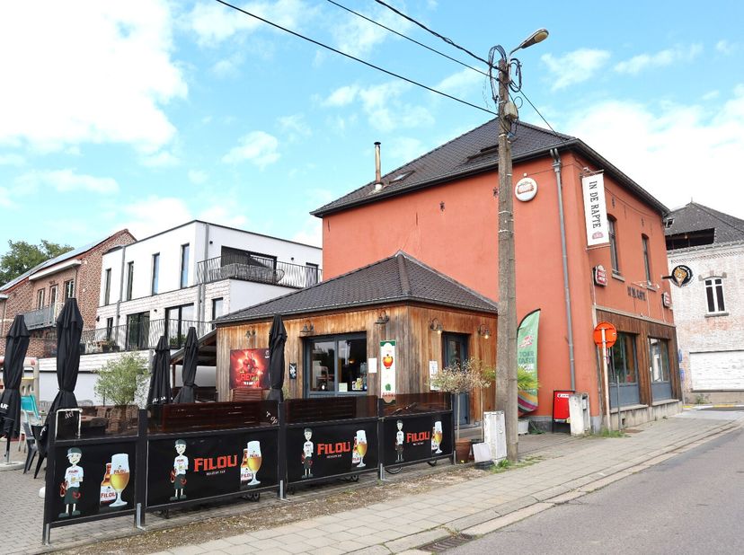 VANAFPRIJS euro 495.000 :&lt;br /&gt;
Dit perfect gelegen handelspand in het centrum van Sint-Joris-Weert (Oud-Heverlee) beschikt over een zeer goed draaien