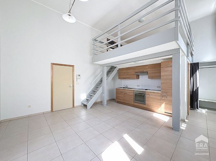 LIBRE IMMEDIATEMENT ! ERA WELCHOME vous propose ce charmant studio entièrement rénové et en plein coeur d&#039;Enghien. Il se compose d&#039;un living +/- 17m²
