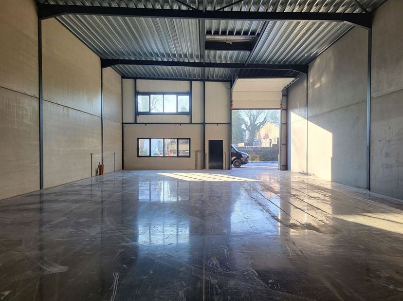 TE HUUR:&lt;br /&gt;
KMO-Unit in project De Berken van 302m² gelegen op een AAA-locatie langsheen de Houthalenseweg. Deze unit bestaat uit een hal van 302m²