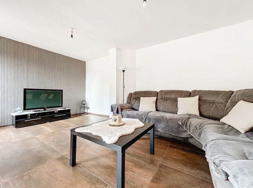 SAINT-NICOLAS  SPACIEUSE MAISON BEL-ÉTAGE AVEC TERRASSE, JARDIN ET GARAGE&lt;br /&gt;
Découvrez cette charmante maison bel-étage de 203 m² ( selon PEB ), pr